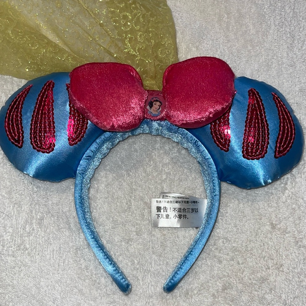 Gently used Snow White Mickey Ears!